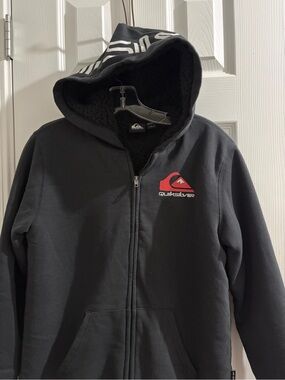 Quiksilver Black Sherpa-Lined Hooded Zip Jacket with Red Accent